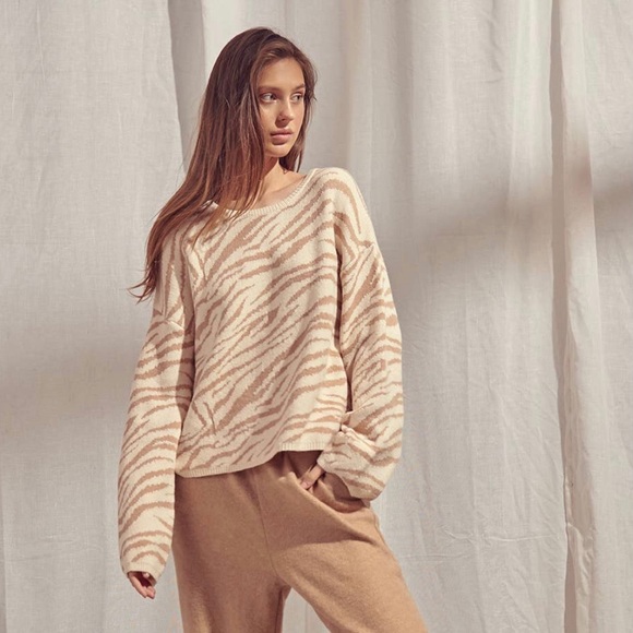 Zebra Print Sweater - Picture 9 of 9